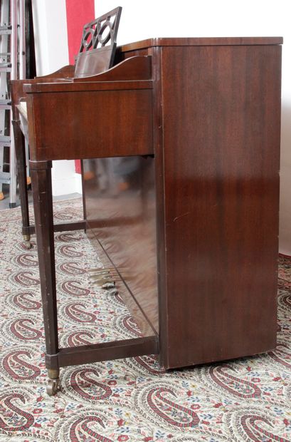 null Upright piano, brand " ACROSONIC ", mahogany case. American work of the 20th...
