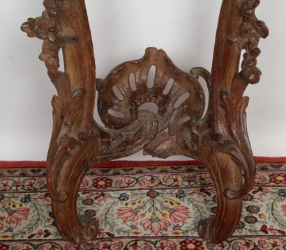 null SMALL CONSOLE, in natural wood, molded, openwork and carved with acanthus leaves,...