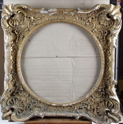 null LARGE AND BEAUTIFUL, SQUARE FRAME WITH CIRCULAR VIEW. In molded wood, carved...
