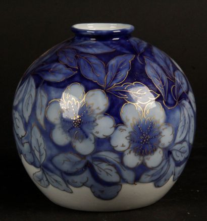 null CAMILLE THARAUD : PORCELAIN OF LIMOGES, small vase ball with decoration of flowers...