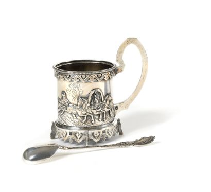 PORTE-VERRE à thé dans le style néorusse,...