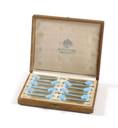 null 12 SALT SPoons by the brothers

GRATCHEV

Silver, enamel

Marks : GRATCHEV brothers...