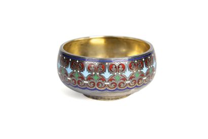 null SALIERE PAR KHLEBNIKOV 

Argent, émail cloisonné

Poinçons : Khlebnikov sous...