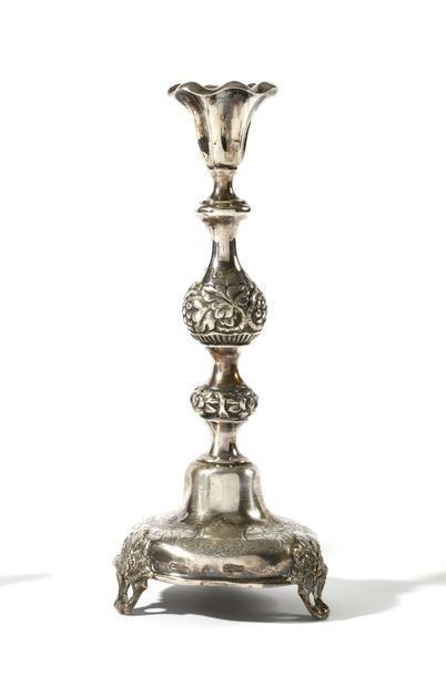 null CANDLESTICK DECORATED WITH A FLOWERY PATTERN

Engraved silver 

Marks: A.Riedel,...