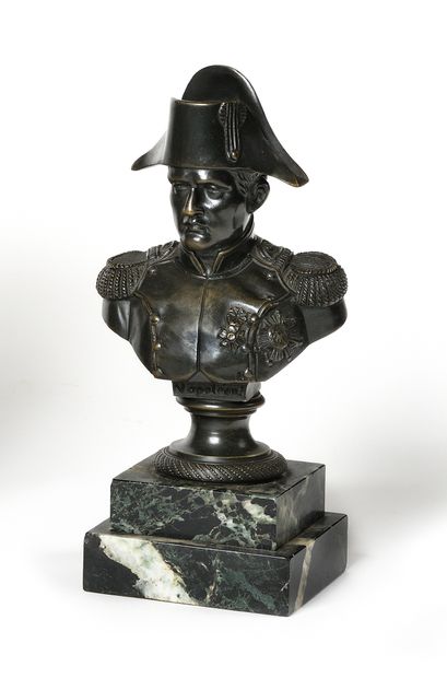null THE EMPEROR NAPOLEON IER. Bust in patinated brass. Base in green veined marble....