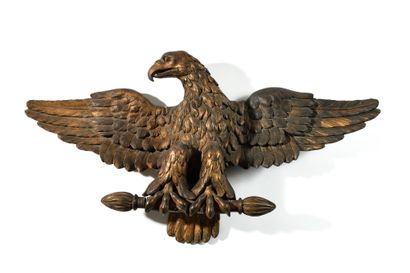 null LARGE EAGLE OF FACING IN GILDED WOOD WITH PATINA, ON FLAMED SPINDLE. 47 x 84...