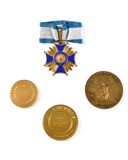 null SOUVENIRS DU CINEASTE ABEL GANCE (1889-1981) -Médaille de la Ville de Paris,...