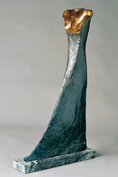 PIERRE BRUN (1915-1995) "L'Égyptienne" Bronze à patine brune et bleue-noire. Numéroté...