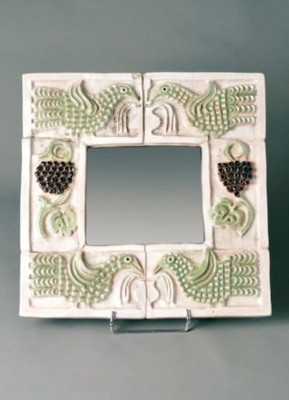 Georges JOUVE (1910-1964) Miroir à large encadrement composé de six carreaux rectangulaires...