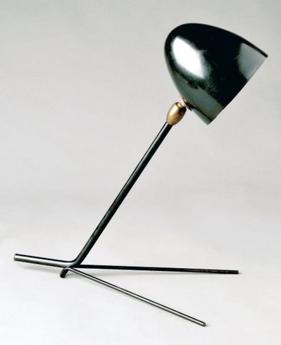 SERGE MOUILLE (1922-1988) - 1952) Lampe COCOTTE en métal embouti et tube de métal...