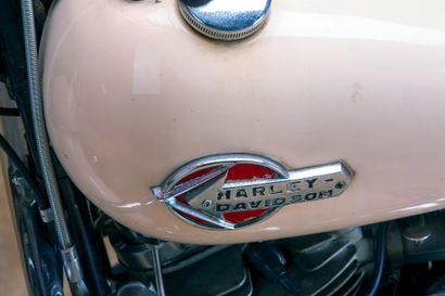 1960 HARLEY DAVIDSON DUO GLIDE Sur base de Harley Davidson FL74 et 61E, la Duo-Glide...
