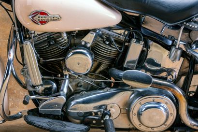 1960 HARLEY DAVIDSON DUO GLIDE Based on Harley Davidson FL74 and 61E, the Duo-Glide...
