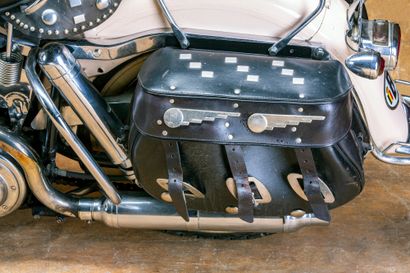 1960 HARLEY DAVIDSON DUO GLIDE Based on Harley Davidson FL74 and 61E, the Duo-Glide...