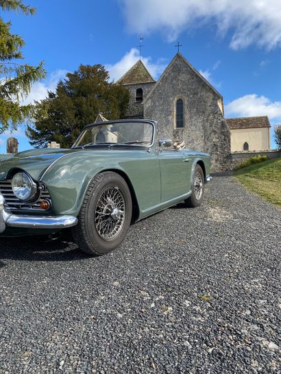 1965 TRIUMPH TR4 A Numéro de série CT38387LQ 

Très bel état de restauration 

Même...