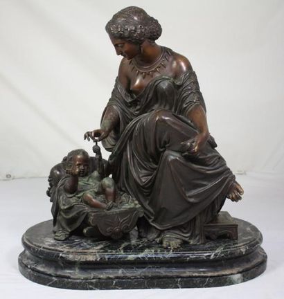 MAILLET Jacques Léonard (1823-1895) Corinthienne et son enfant au berceau. Bronze...