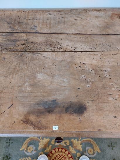 null TABLE LOUIS XIII en bois naturel ouvrant sur un tiroir. Pietements et entretoise...