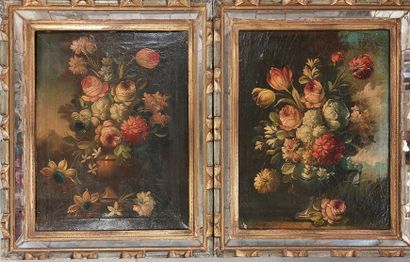 null PAIR OF PAINTINGS 

Oil on canvas

Bunch of flowers

Framed with mirrors and...