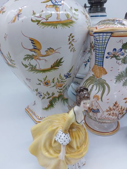 null SET of trinkets, vase, pitcher Moustier, lamp, porcelain subject, Virgin and...