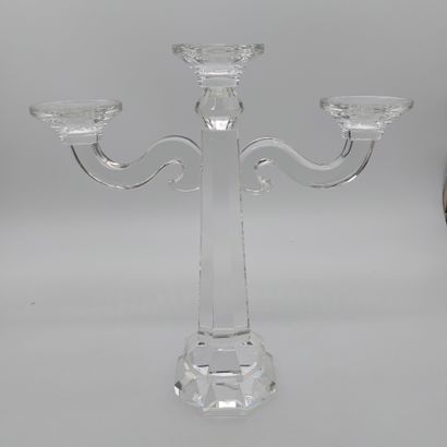 null Pair of glass candlesticks. 

XXth century 

H : 32 cm