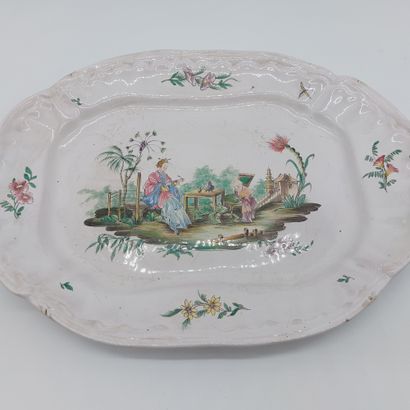 null Covered tureen and its frame in polychrome earthenware with Chinese decoration...