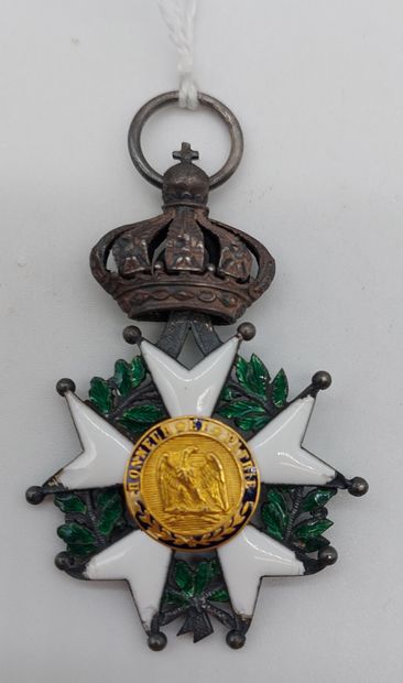 null Ordre de la Legion d’Honneur, institué en 1802. 

Etoile de chevalier d’époque...