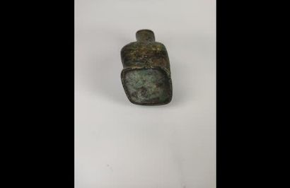 null CHINA

Bronze vase of archaic type.

Executed under the MING, XV-XVIth centuries

Height...