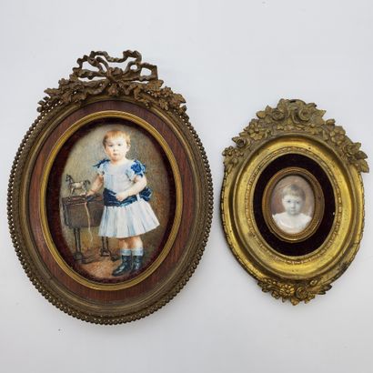 DEUX miniatures représentant deux enfants....