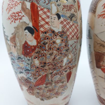 null JAPON

Paire de vases en faience à décor de scène asiatiques 

XXème siècle

H...