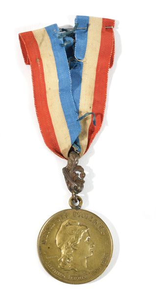null THE TUILERIES

Suite of three medals : 

-Round bronze medal by P. Tasset, to...