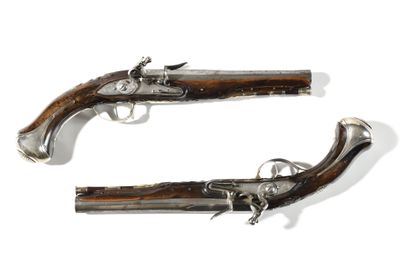 null PAIR OF FLINTLOCK PISTOLS OF OFFICER. 

Round barrels with thunderbolts, engraved,...