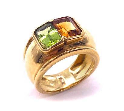 JONC RING holding in its center a peridot...