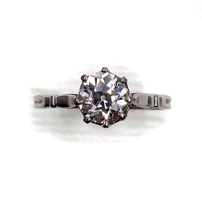 null SOLITARY RING holding a 1.66 carat old cut diamond. Mounted in 18K white gold....