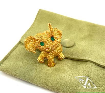 null VAN CLEEF & ARPELS BROCHE présentant un éléphant au motif texturé avec la trompe...