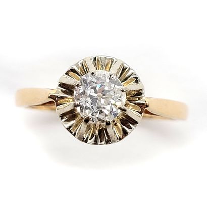 null SOLITARY RING holding an old cut diamond of 0.50 carat approximately. Mounted...