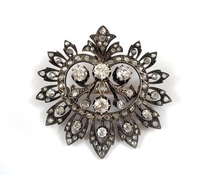 null MILLIEU DU XIXème SIÈCLE PENDENTIF - BROCHE retenant un dessin végétal serti...