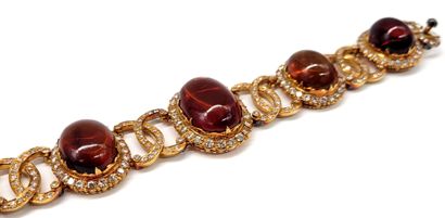 null BRACELET composed of a succession of amber cabochons in a decoration of interlacing...