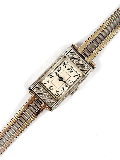 null WATCH holding a rectangular dial decorated with a white background, Arabic numerals....