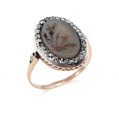 null MID 19th CENTURY RING adorned with an oval moss agate in a surround of rose-cut...