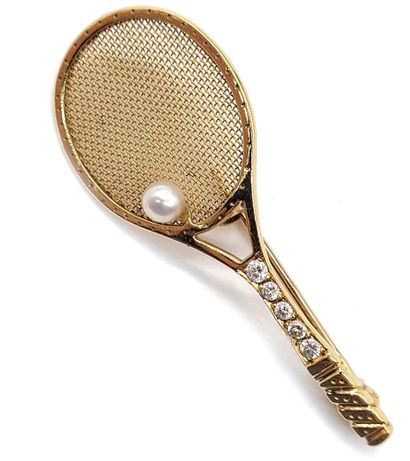 null FRED BROCHE presenting a tennis racket holding a white pearl (not tested) and...