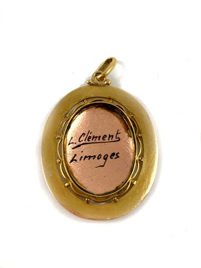 null PENDANT holding a woman in profile on a Limoges enamel. Mounted in 18K yellow...