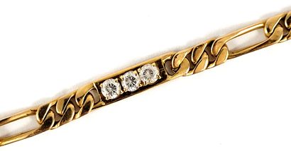 null BRACELET composed of a gourmette link holding 12 brilliant-cut diamonds. Mounting...