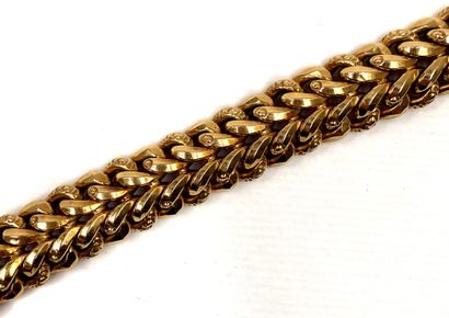 null BRACELET holding a palm tree mesh. Mounting in 18K yellow gold. Security clasp....