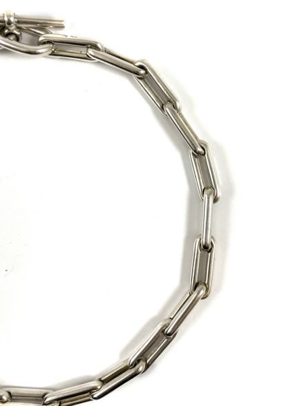 null HERMÈS COLLIER orné d'une maille ancre. Fermoir bâtonnet. Monture en argent...