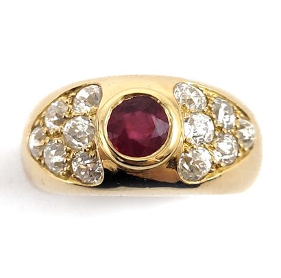 null RING holding a round ruby with brilliant-cut diamonds. Mounted in 18K yellow...