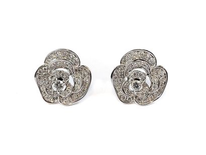 null PAIR OF EAR PUCES adorned with a rose paved with brilliant cut diamonds. Mounted...