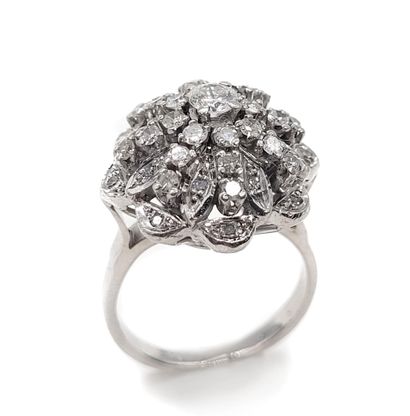 null 
RING 

holding a flower design paved with brilliant-cut and 8/8 diamonds (one...