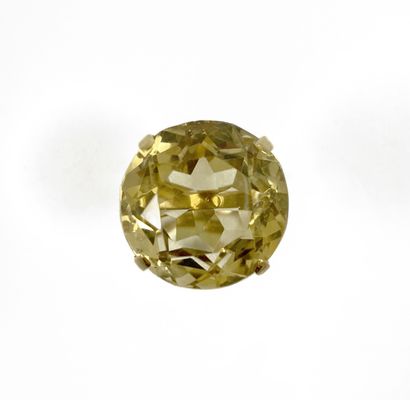 null RING holding a citrine of 22 carats. Mounted in 18K yellow gold. TDD : 56. Gross...