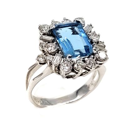 null RING holding a rectangular aquamarine of approximately 1.80 carat in a setting...