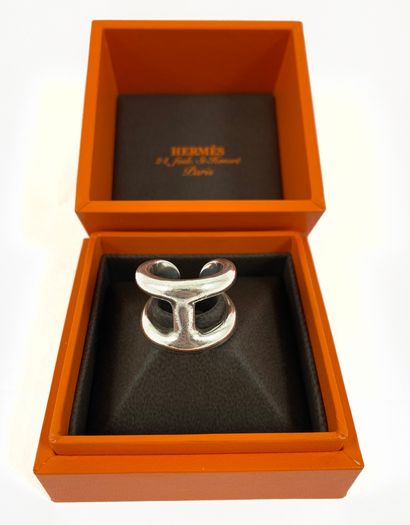 null HERMÈS "Osmosis" ring forming a stylized "H" in 925 silver. Original case. TDD...
