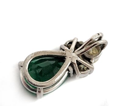 null PENDANT composed of a pear emerald of 1.48 carat crowned by 3 brilliant-cut...